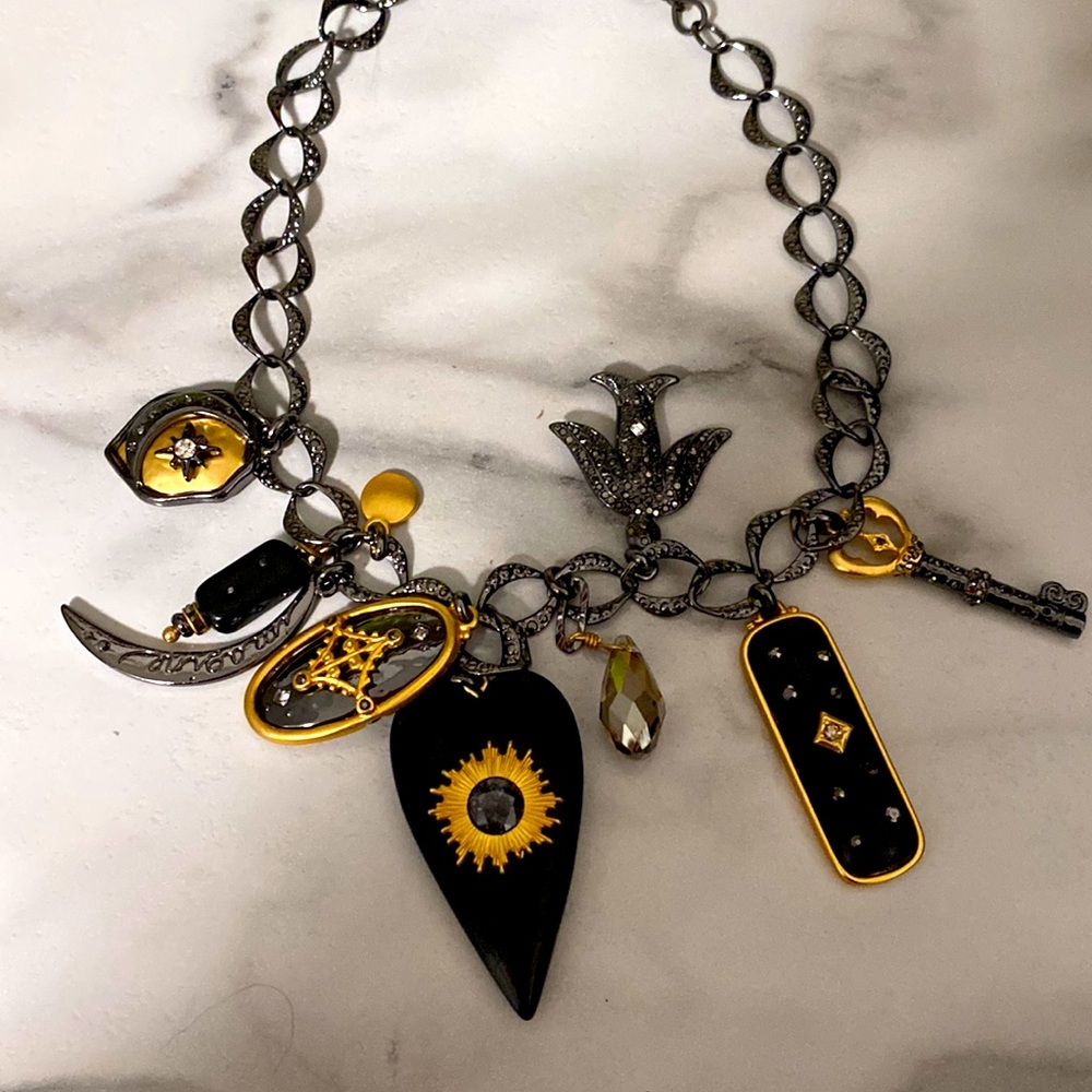 New fun black /Gold tone 16+inch Nexklace